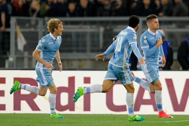 在此背景下 在此背景下