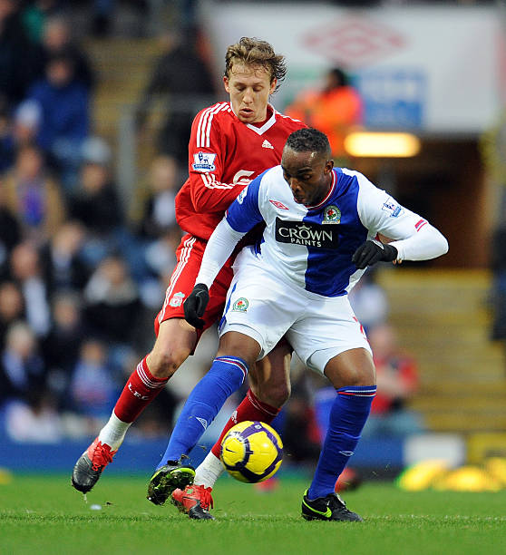 于一名拥有 于一名拥有